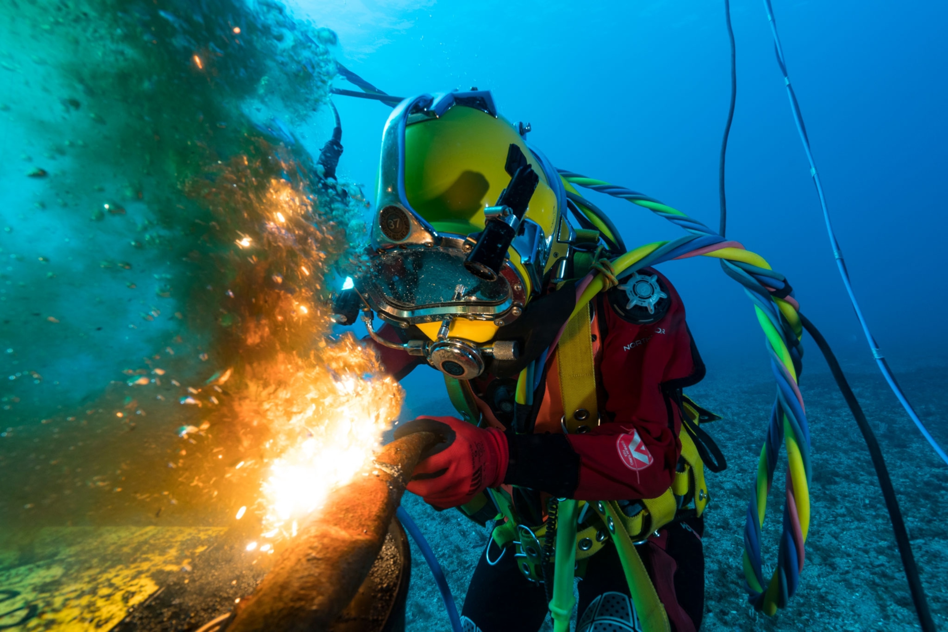It covers a wide variety of roles from underwater construction, welding, cutting, salvage, inspecti…