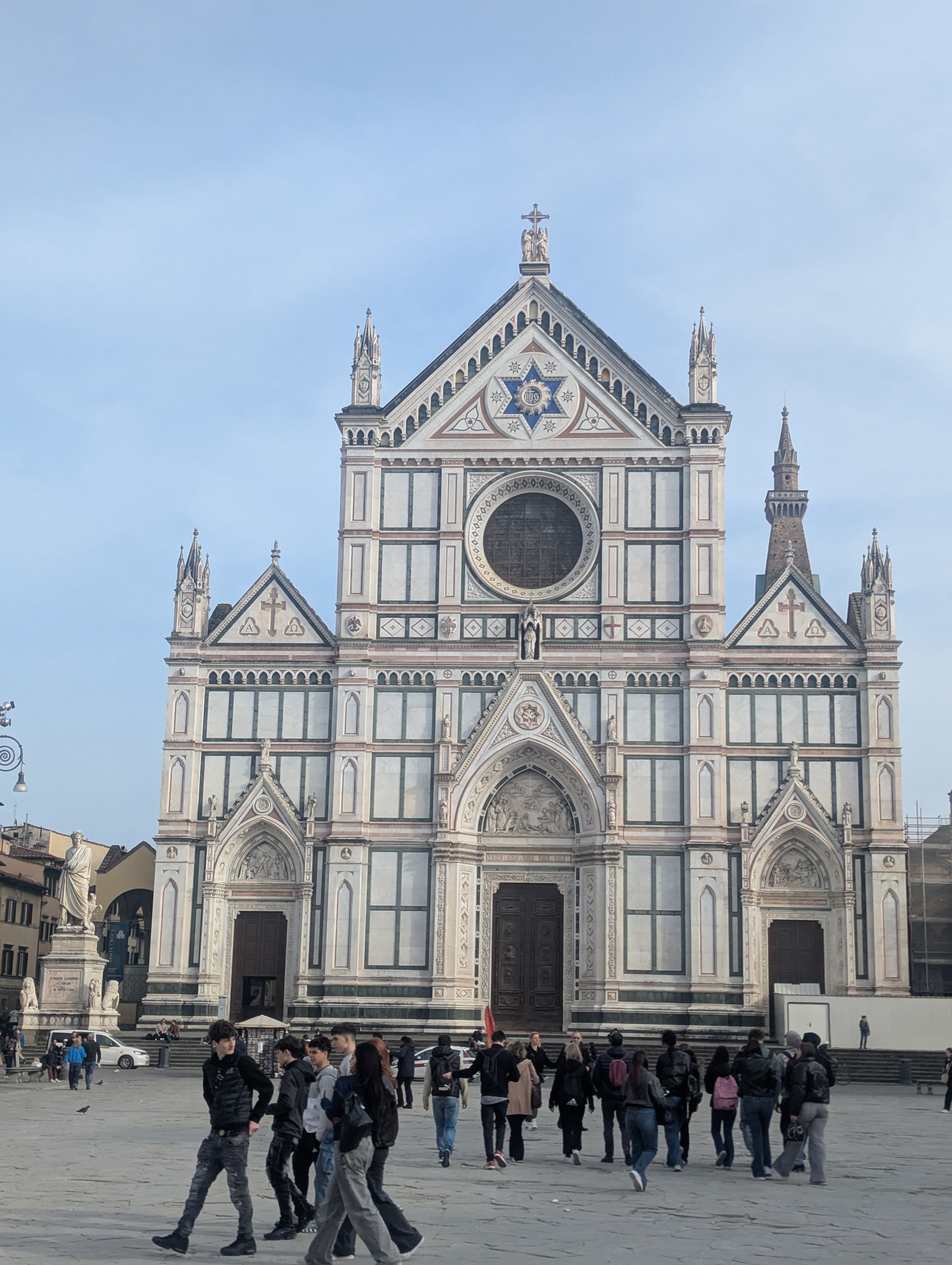 Tomb of Michelangelo and Galileo are in this Basilica of Corce.