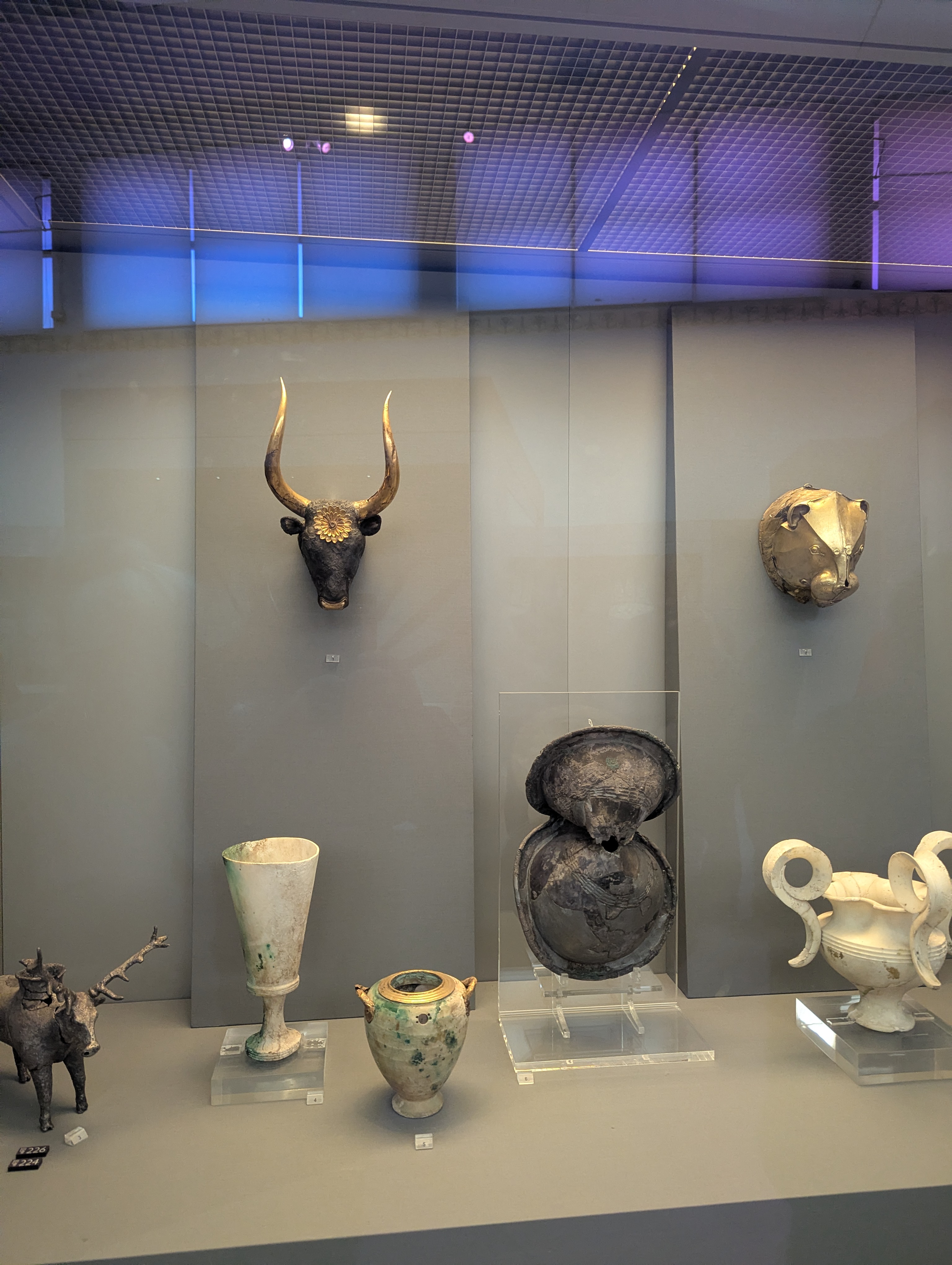 Bull lion and pottery