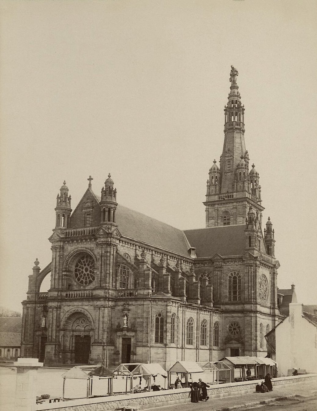 Sainte-Anne-d'Auray's basilica, 1875 Crafted solely with a hammer and chisel, without a single spar…