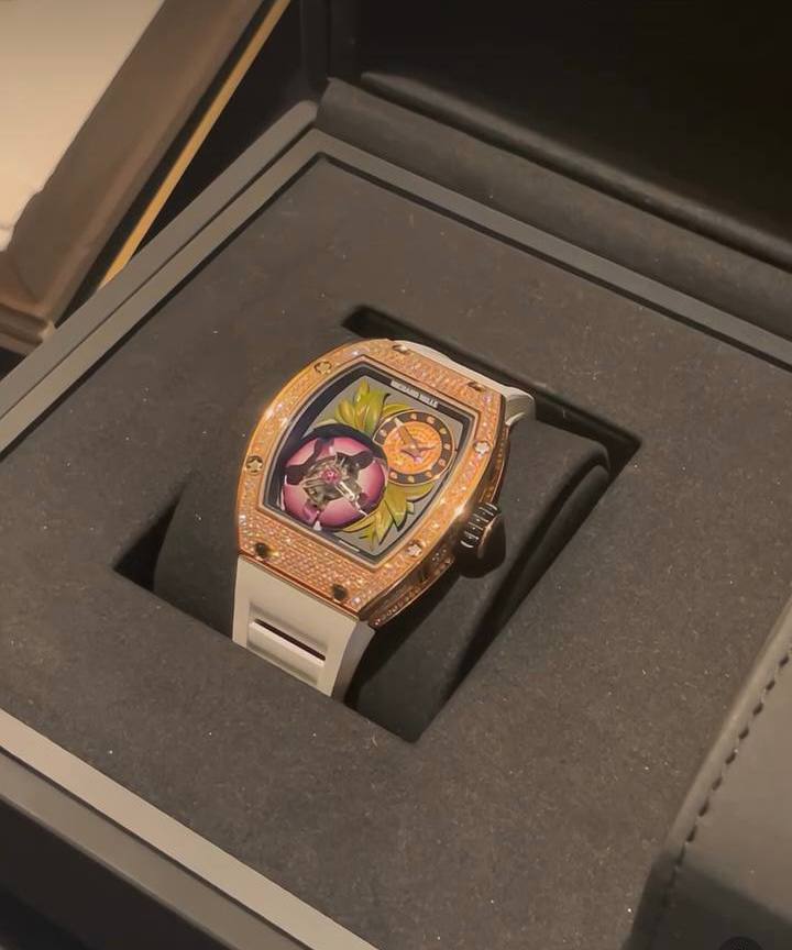 Hi everyone, if anyone want to buy luxury products from China like watches, women's and men's bags,…