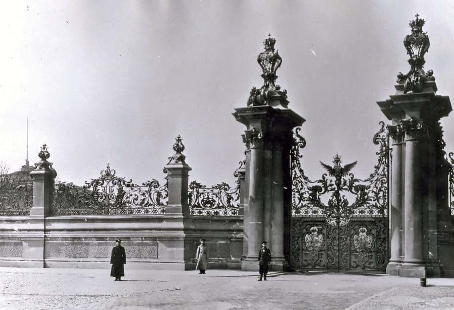 Giant Entrances for small people. The Winter Palace in Saint Petersburg, the official residence of …