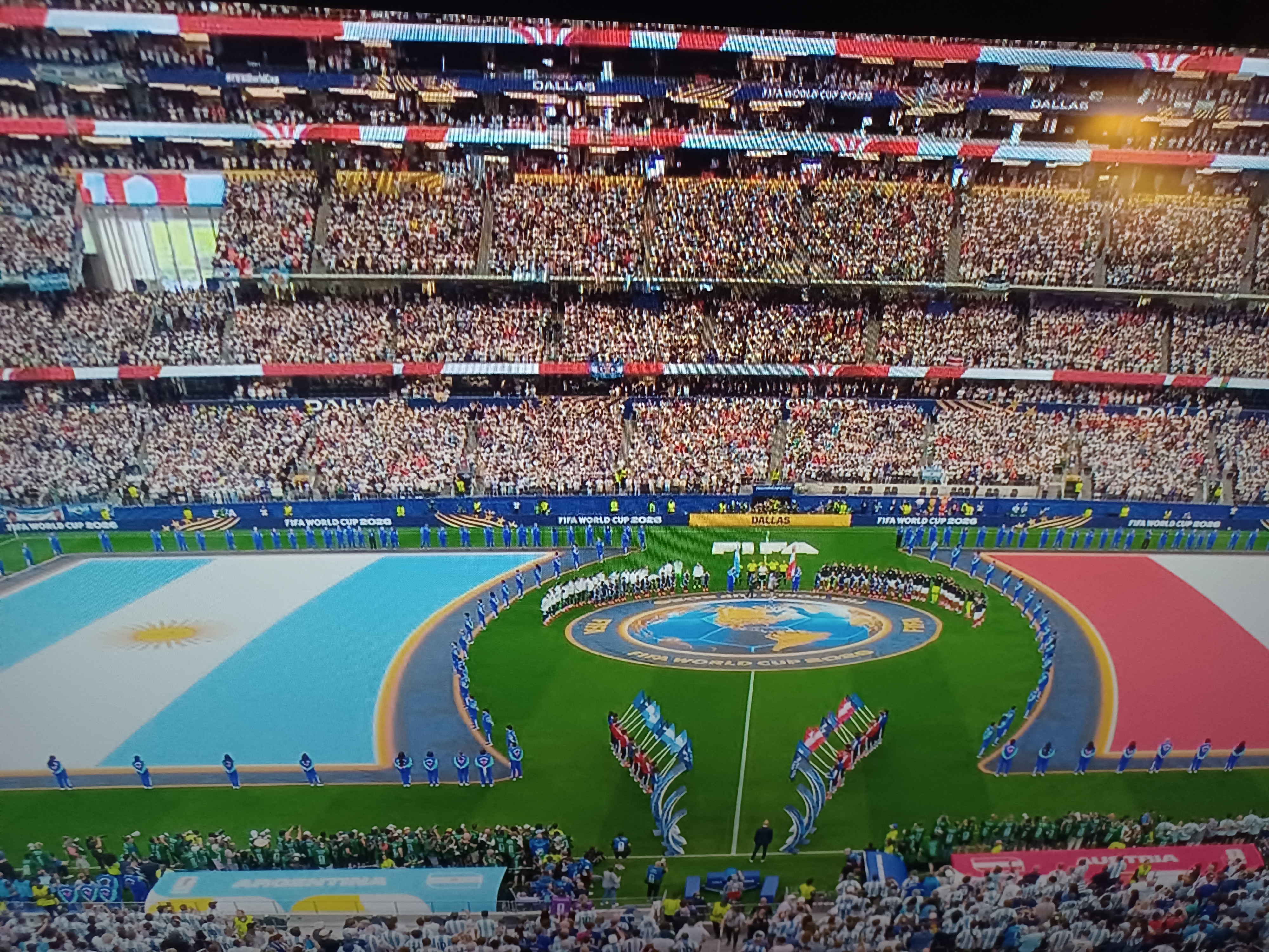 Look for Messi.