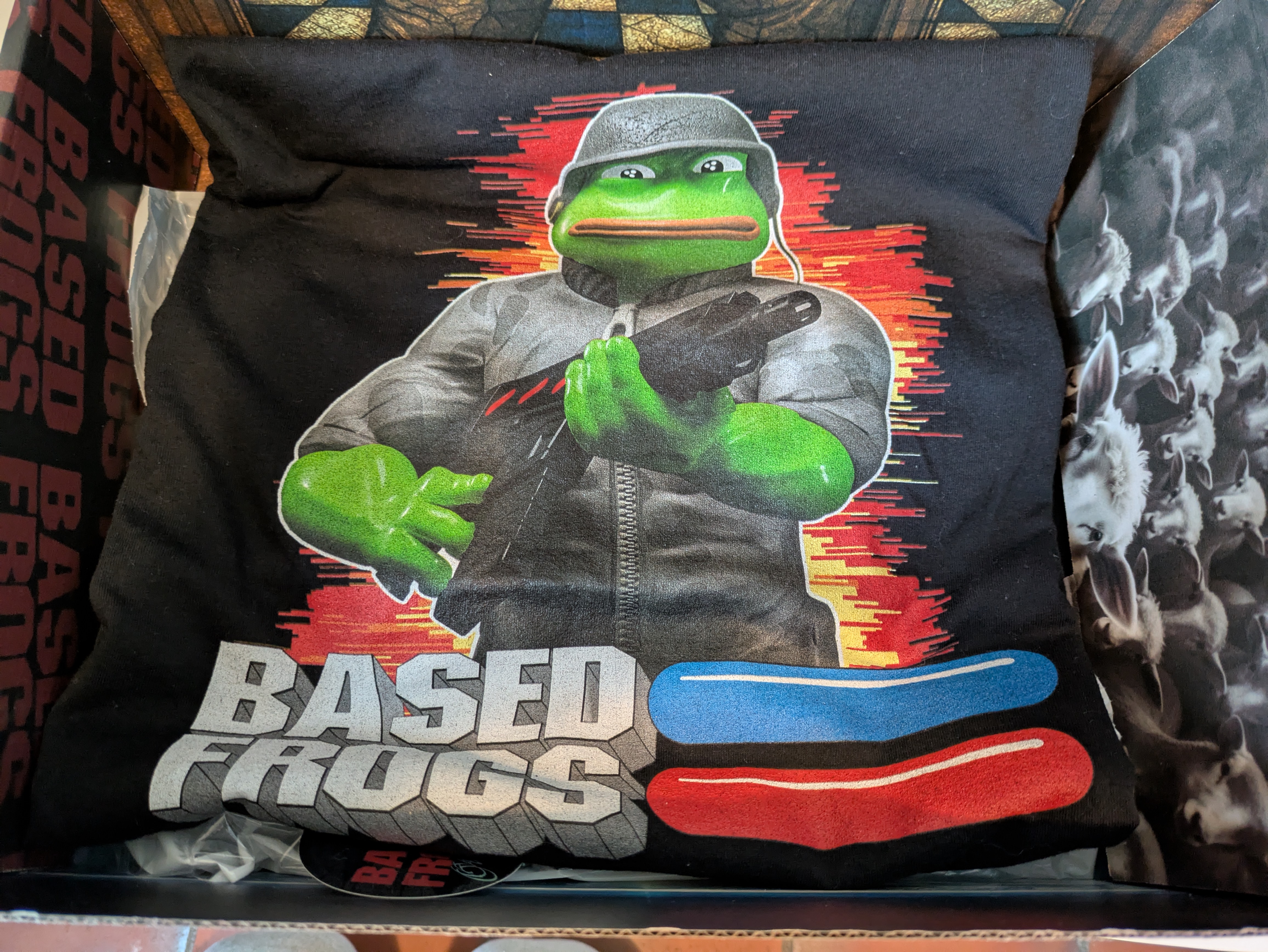Out of nowhere there appeared a dope ass t-shirt in this box. 👀 holy fuck, that's hot. 🔥