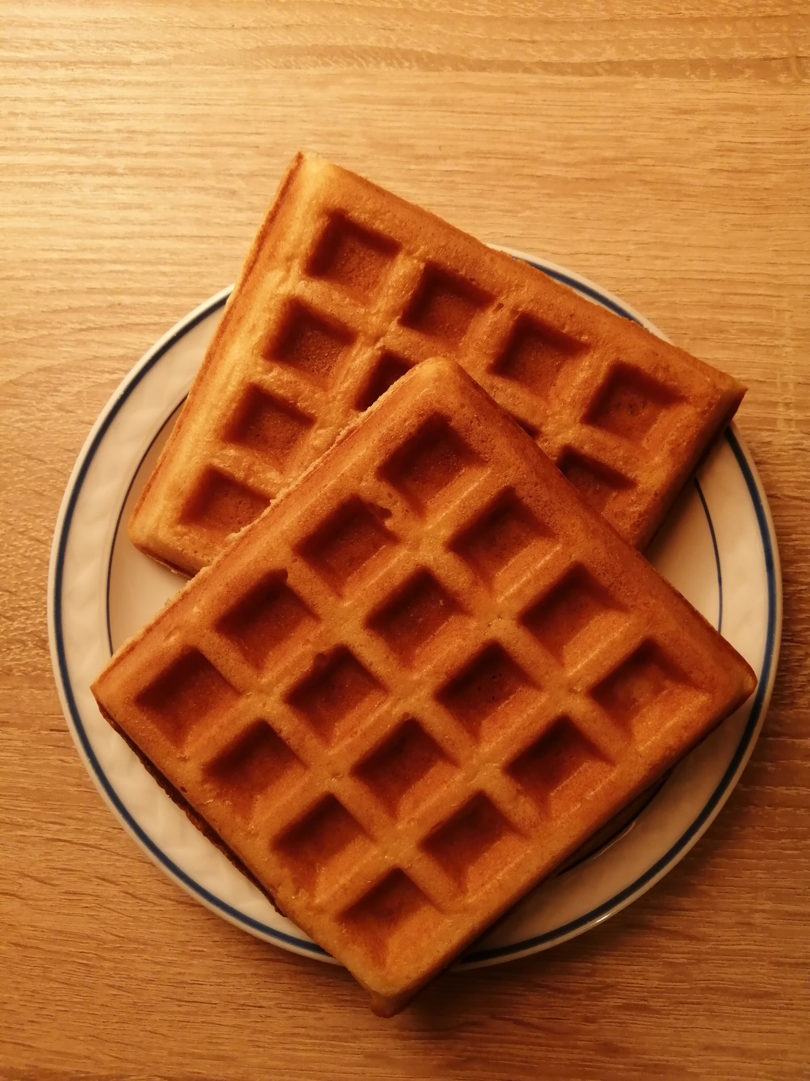 Recipe for Brussels waffles.
------------------------------------
INGREDIENTS:
- 1 kg flour.
- 50 g…