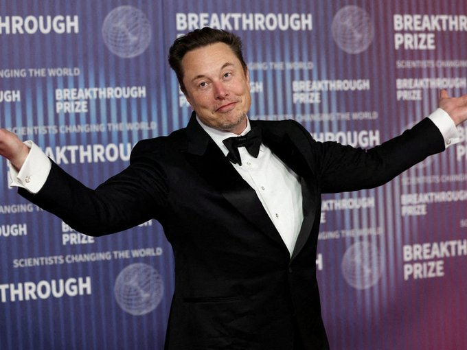 Saving history on the blockchain
12/06/2026 Elon Musk becomes the first trillionaire.