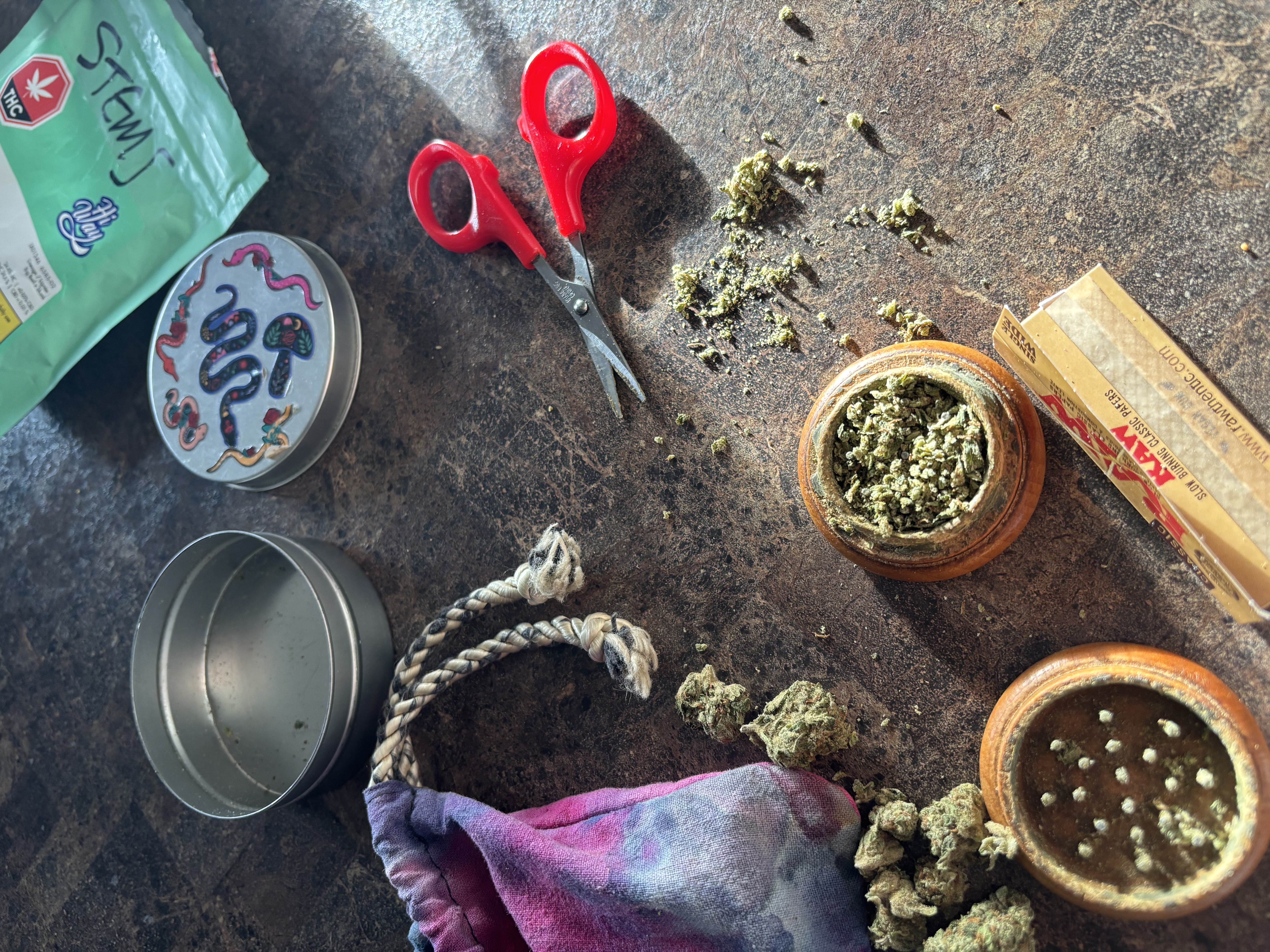 Saturdays are for Wake N’ Bake… Does anyone else out there Love rolling doobies as much as me?  Fee…