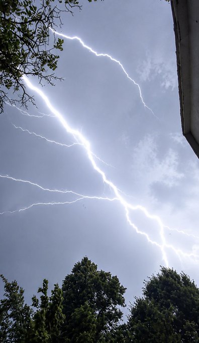 I’ve never seen lightning like this in Berlin before! ⚡️