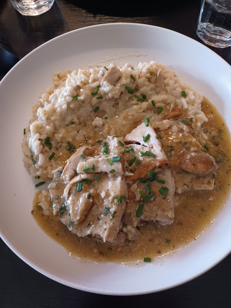 Lunch.
Swordfish, first time i eat this.
Tastes bit like meat.