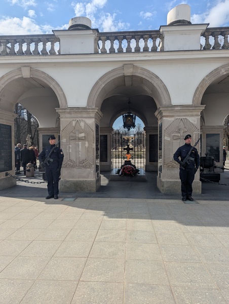 Wander to the square of the unknown soldier