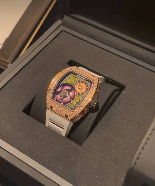Hi everyone, if anyone want to buy luxury products from China like watches, women's and men's bags,…