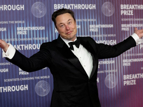 Saving history on the blockchain
12/06/2026 Elon Musk becomes the first trillionaire.