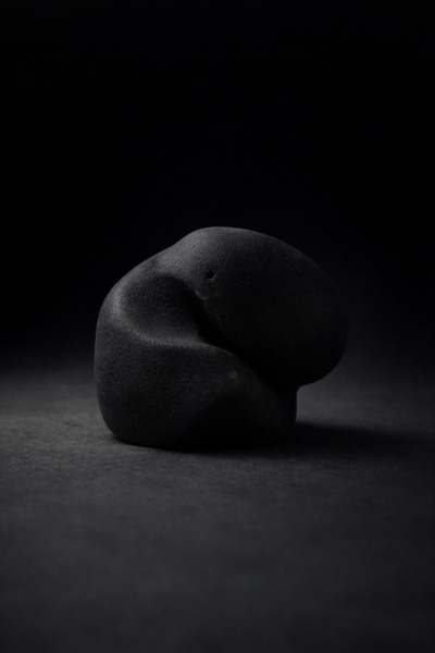 🖤 “The Weight of Quiet Decisions”
1/1 NFT Ordinal
A single obsidian form.
No shine. No noise. No ex…
