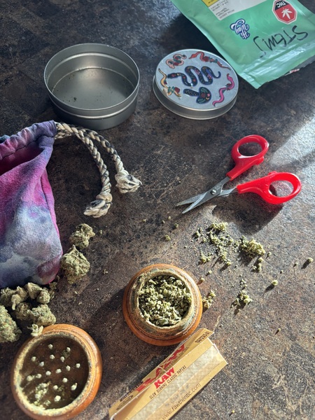 Saturdays are for Wake N’ Bake… Does anyone else out there Love rolling doobies as much as me?  Fee…