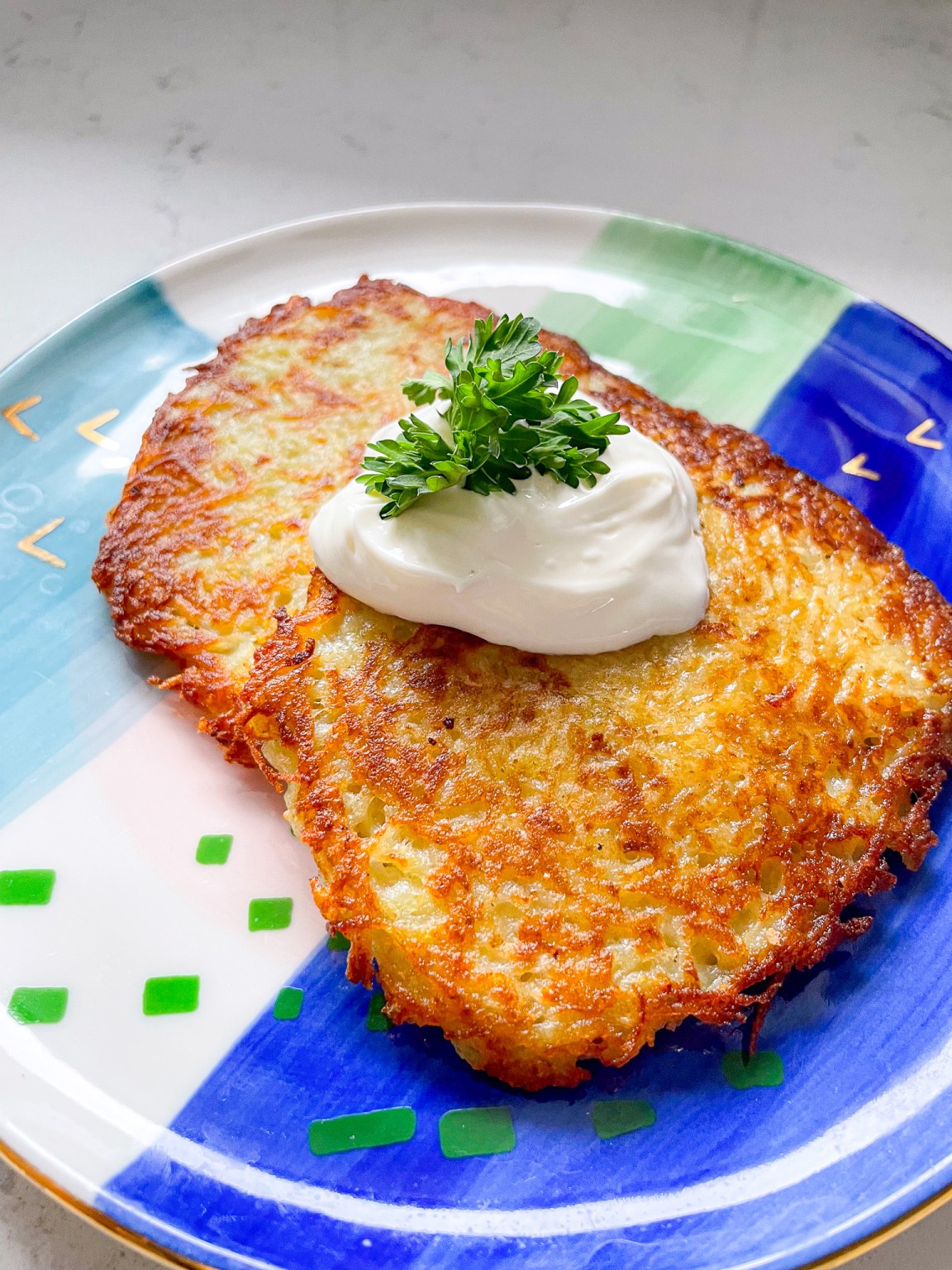 Polish latkes, known as placki ziemniaczane, are crispy potato pancakes made from grated potatoes, …