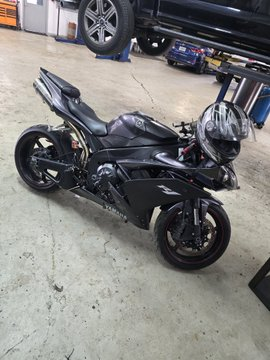 One of my other bike is a 2007 Yamaha R1.  I have an 01 R6 also.
What do you ride?